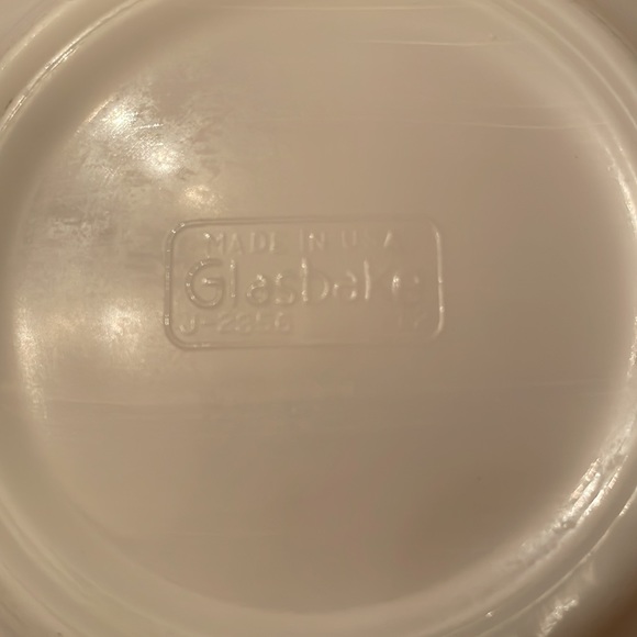 Vintage glass bake bowl - Picture 6 of 7